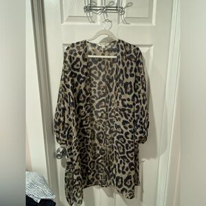 Davi & Dani women’s kimono style jacket, 100% polyester, size L, good condition.